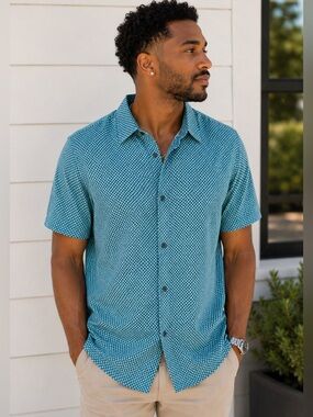 WRK Short Sleeve Casual Button-Down Shirt in Light Teal Geo Print - NWT